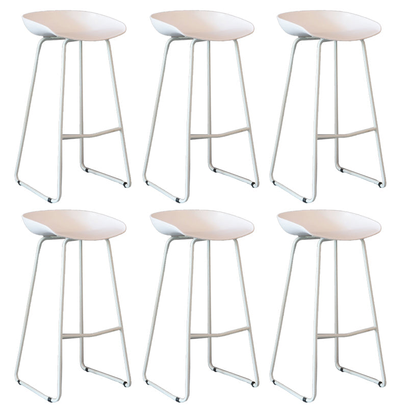 Contemporary Plastic Bar Stool Armless Dining Stool with Metal Base