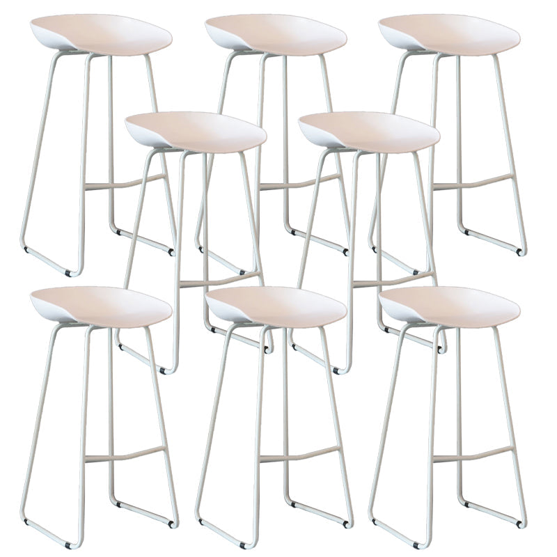 Contemporary Plastic Bar Stool Armless Dining Stool with Metal Base