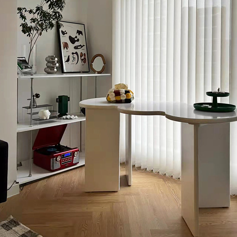 オフィス用の不規則な形の木製オフィスデスクホワイト/ブラック/イエローライティングデスク