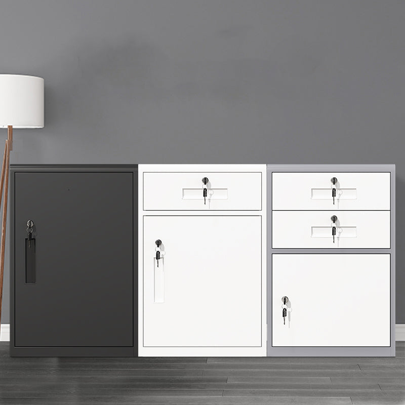 Gabinetto di file verticale in metallo classico con cassetti di bloccaggio