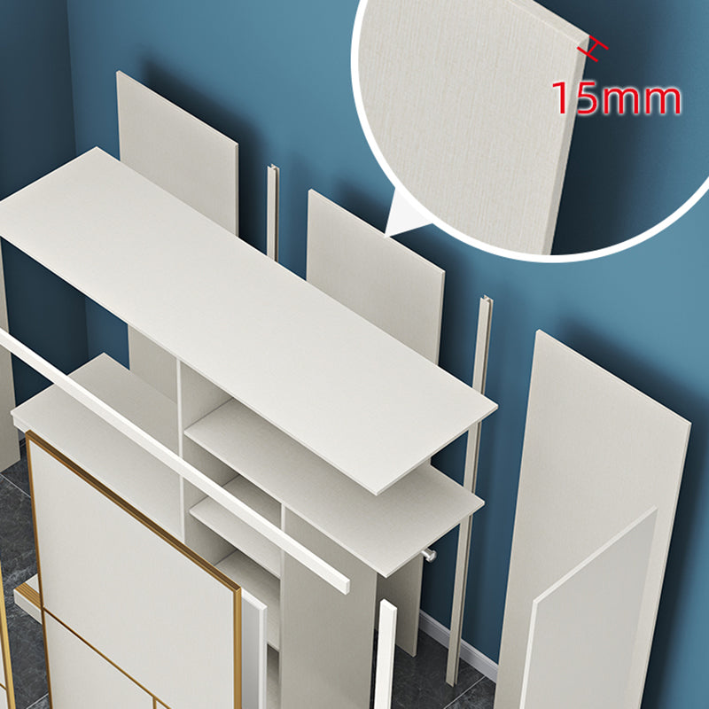 Zeitgenössische freistehende Holzgarderobe, die weiche, enge Türen in Weiß rutschen