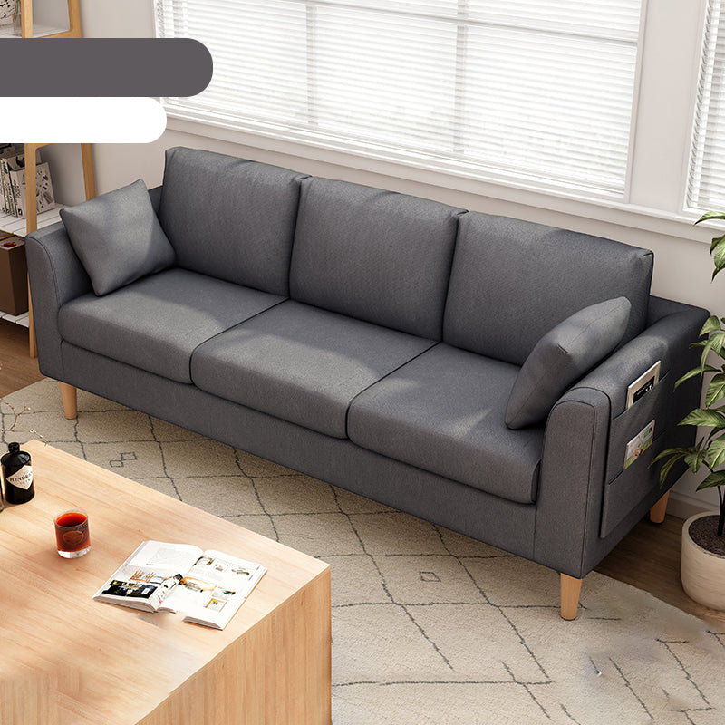 Canapé scandinave de 3 places avec oreillers en dos et bras de smoking et pattes en bois massif