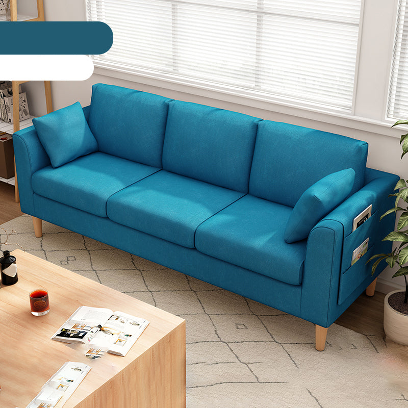 Canapé scandinave de 3 places avec oreillers en dos et bras de smoking et pattes en bois massif