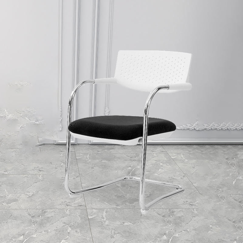 Sedia da ufficio contemporanea senza ruote sedia da scrivania a metà schiena con braccio