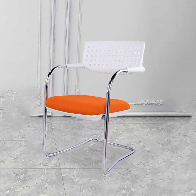 Sedia da ufficio contemporanea senza ruote sedia da scrivania a metà schiena con braccio