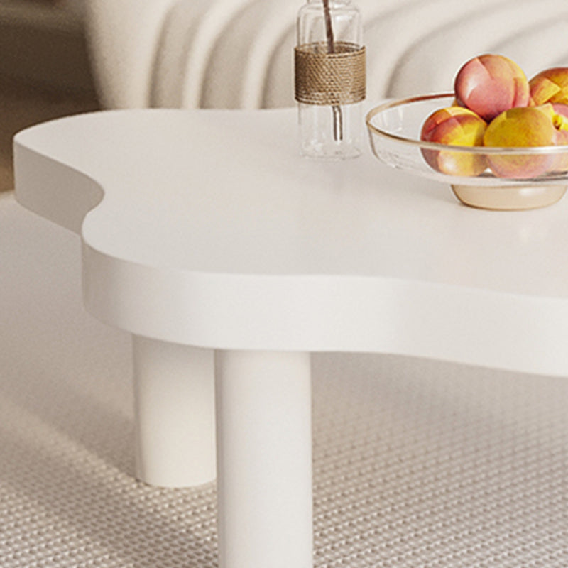 Table basse simple en bois massif, table basse à 3 pieds de forme libre