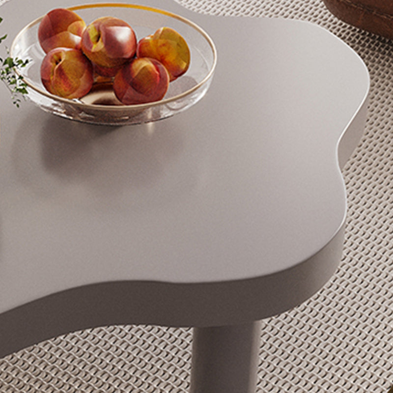 Table basse simple en bois massif, table basse à 3 pieds de forme libre