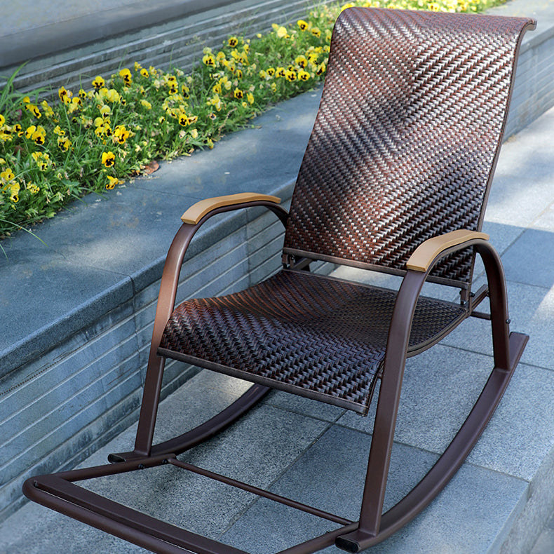 Chaise à bascule moderne du rotin moderne chaise à bascule intérieure