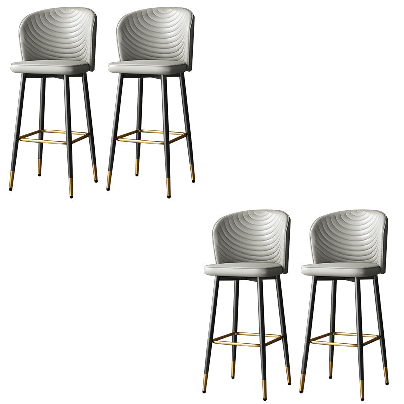 Tabouret de bar en cuir en cuir PU de style moderne avec des jambes en métal