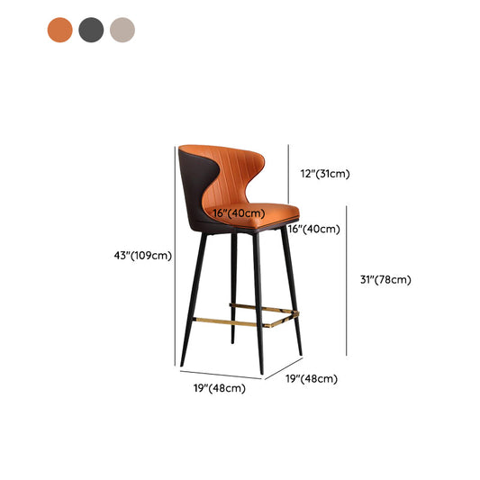 Tabouret de comptoir accoudoir de dossier de dossier glamour avec coussin et pédale pour le café