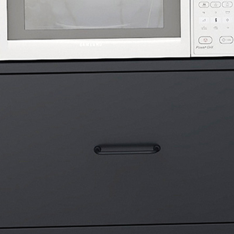 Tavolo da pranzo dell'isola da cucina Tavolo di preparazione moderna con armadio