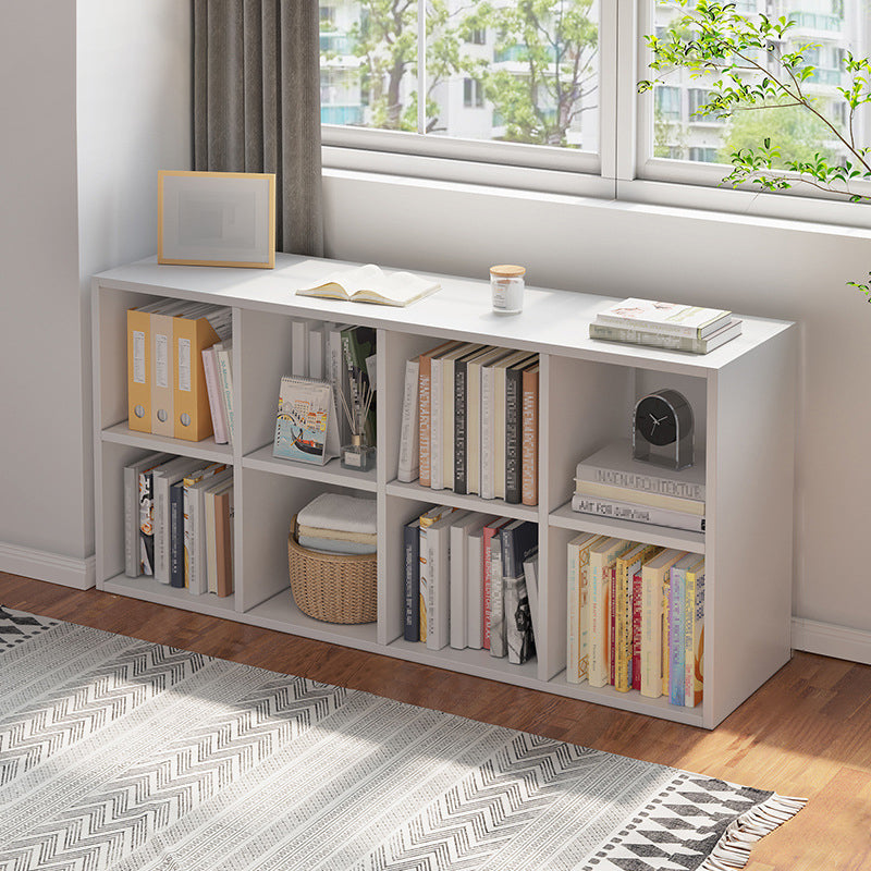 Libreria standard ingegnerizzata in legno scandinavo chiuso.