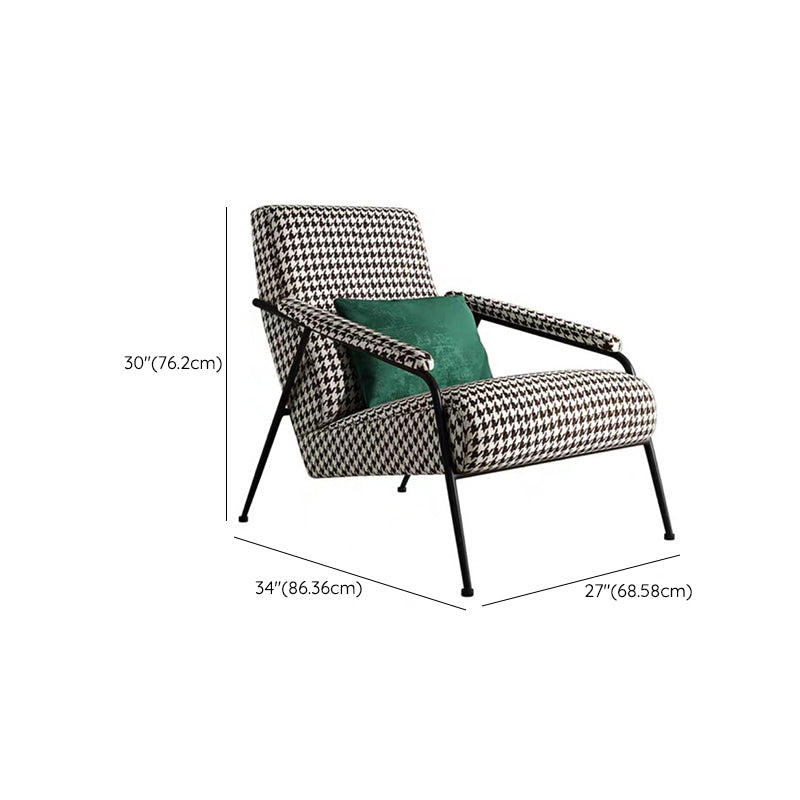 La poltrona moderna della metà del secolo con il segugio di base a quattro gambe di base per le gambe