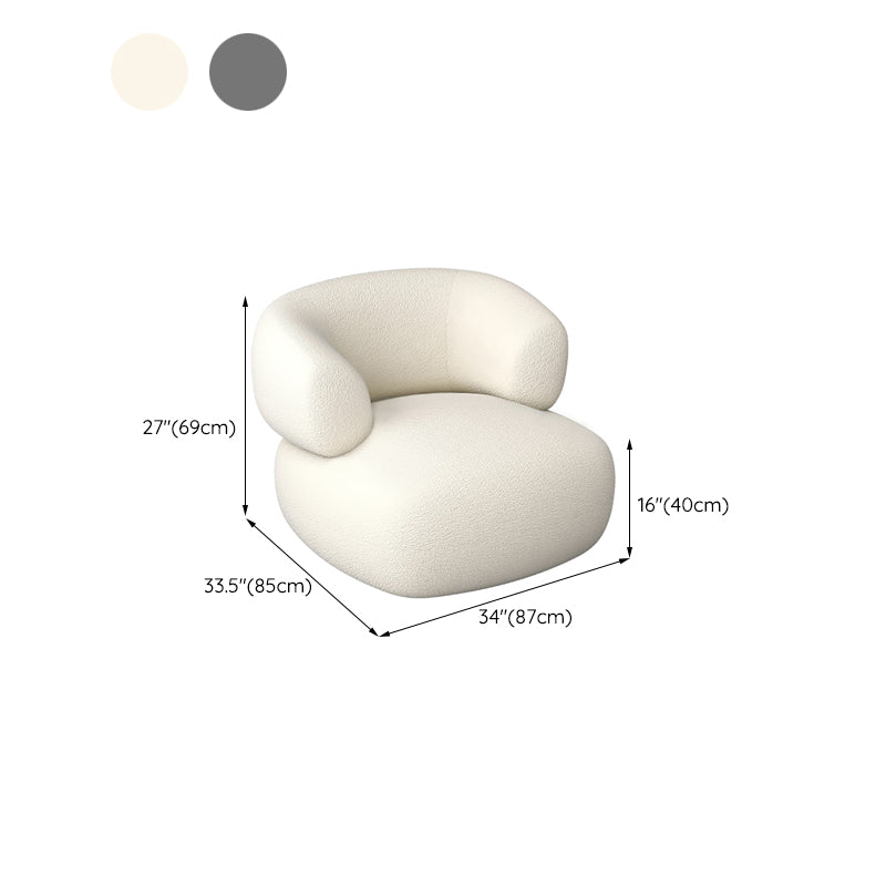 Divano beige e grigio scuro smoking a sedere con cuscini per l'appartamento