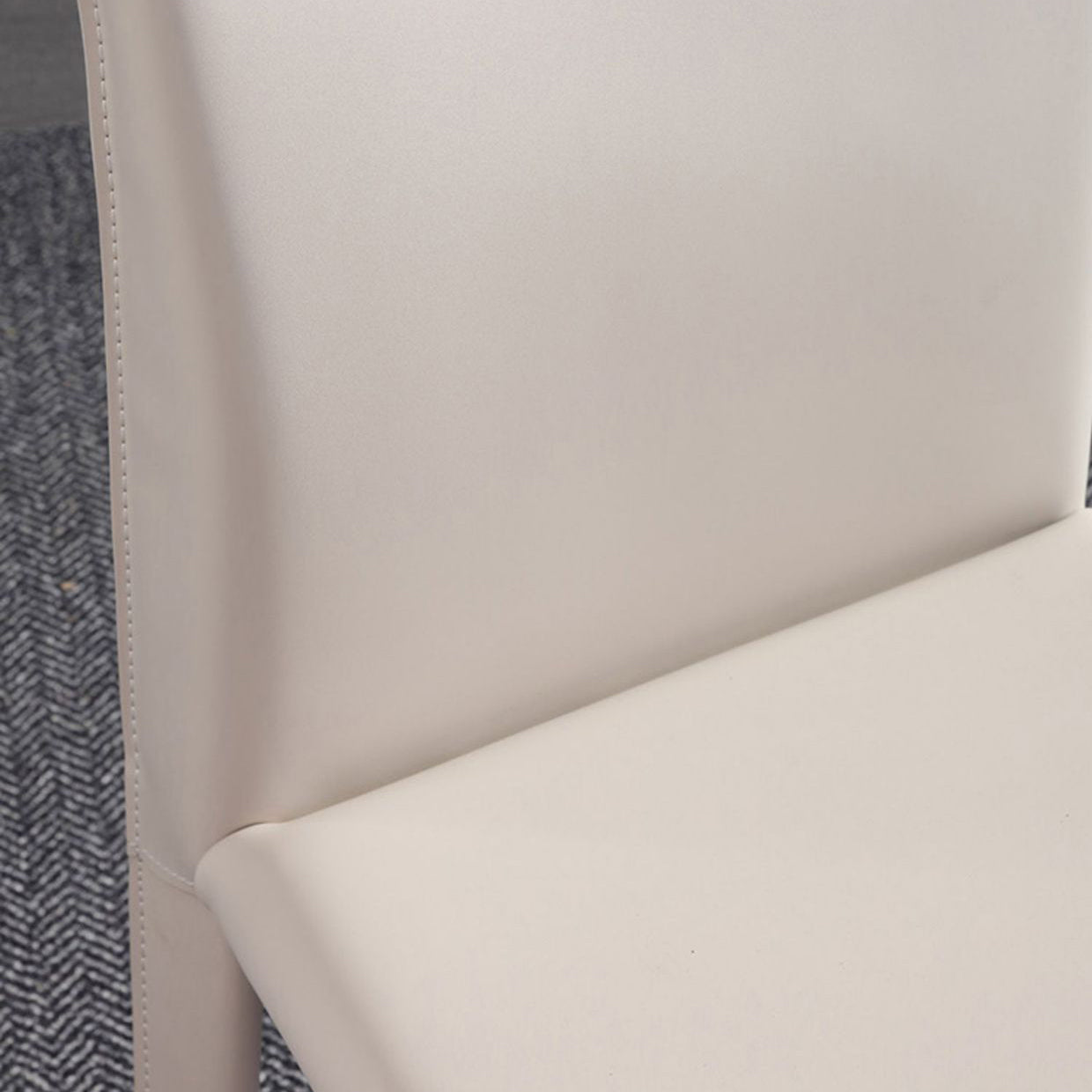 Eigentijdse eetkamerstoelen van kunstleer, armloze stoelen met metalen onderstel