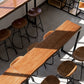Moderner Pub-Tisch in Barhöhe mit Massivholzplatte für die Terrasse