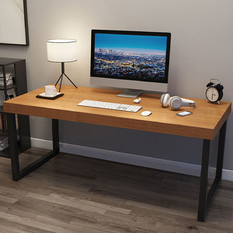 Bureau de bureau en bois massif industriel Base de traîne