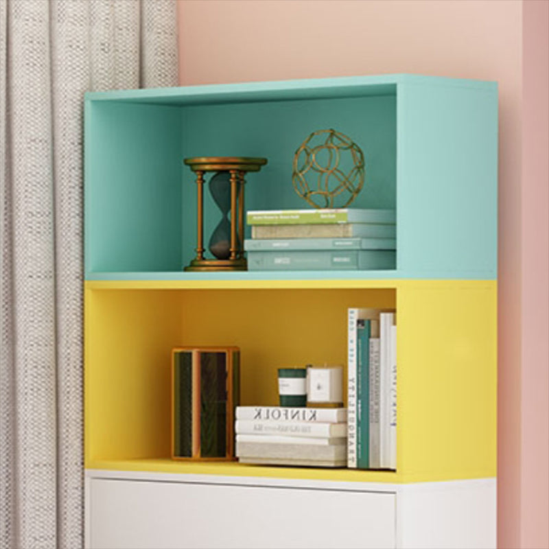 Madera de ingeniería de estantería estándar escandinava cerrada con gabinetes