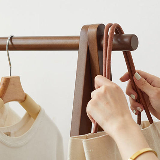 Rastrellino moderno per cappotto a supporto libero con scaffalatura a doppia conservazione