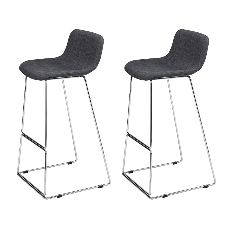 Taburete de bar nórdico con respaldo bajo, taburete de bar de plástico con patas de metal para el hogar