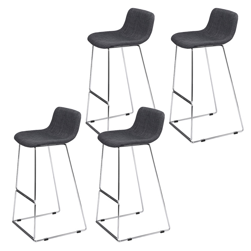 Taburete de bar nórdico con respaldo bajo, taburete de bar de plástico con patas de metal para el hogar