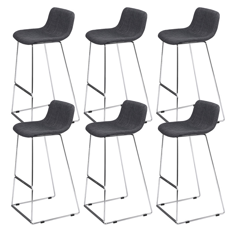 Taburete de bar nórdico con respaldo bajo, taburete de bar de plástico con patas de metal para el hogar