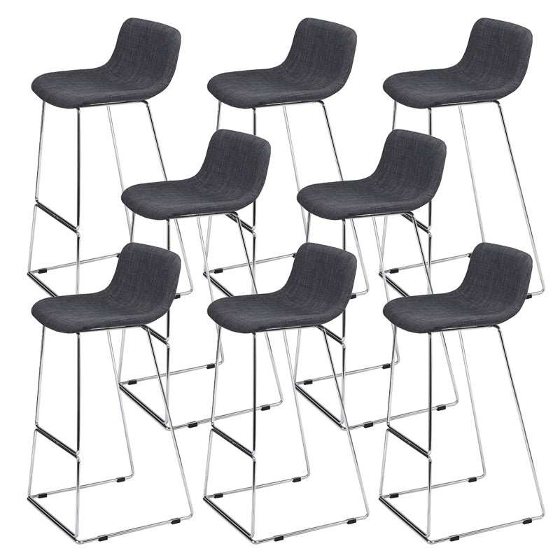 Taburete de bar nórdico con respaldo bajo, taburete de bar de plástico con patas de metal para el hogar