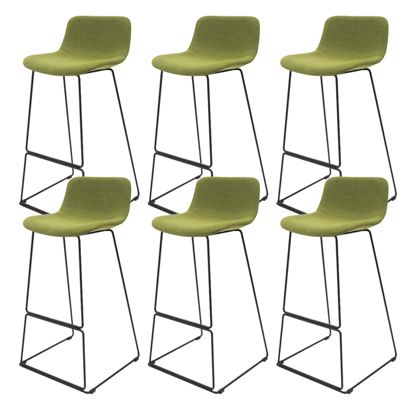 Taburete de bar nórdico con respaldo bajo, taburete de bar de plástico con patas de metal para el hogar