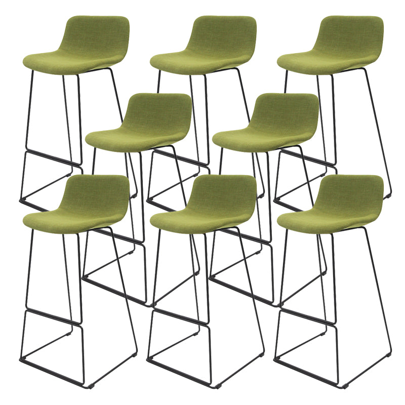 Taburete de bar nórdico con respaldo bajo, taburete de bar de plástico con patas de metal para el hogar