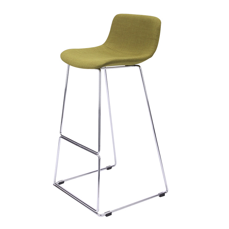 Taburete de bar nórdico con respaldo bajo, taburete de bar de plástico con patas de metal para el hogar