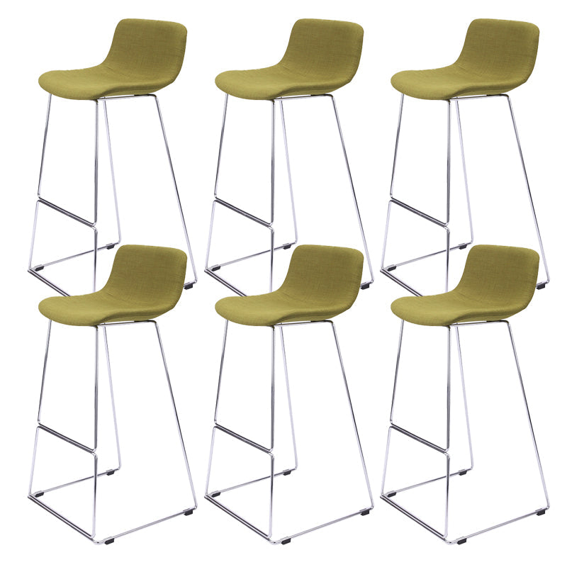 Taburete de bar nórdico con respaldo bajo, taburete de bar de plástico con patas de metal para el hogar