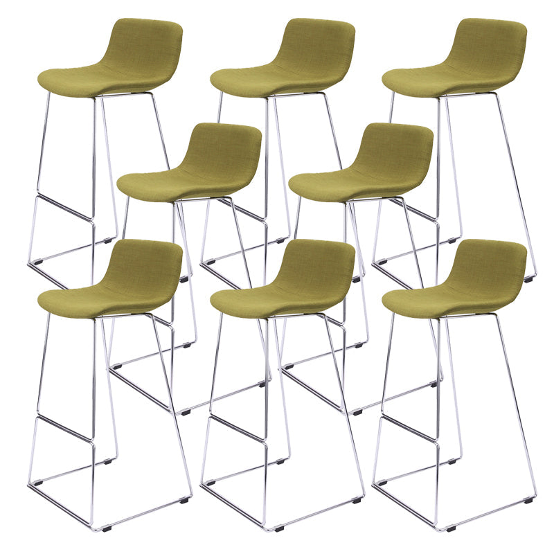 Taburete de bar nórdico con respaldo bajo, taburete de bar de plástico con patas de metal para el hogar