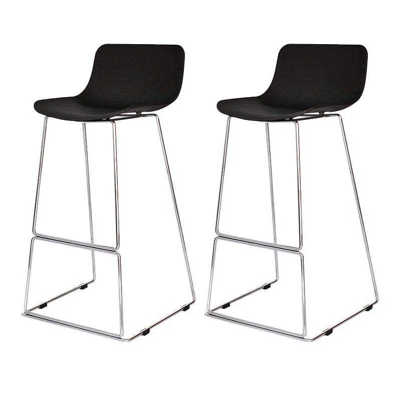 Taburete de bar nórdico con respaldo bajo, taburete de bar de plástico con patas de metal para el hogar