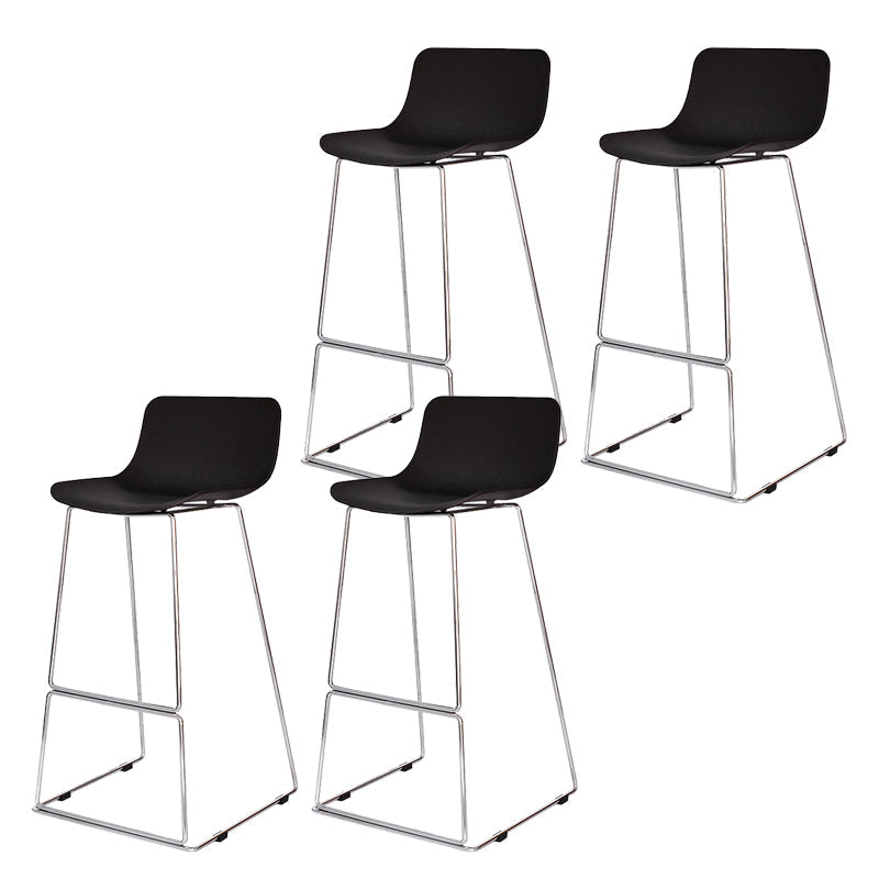 Taburete de bar nórdico con respaldo bajo, taburete de bar de plástico con patas de metal para el hogar
