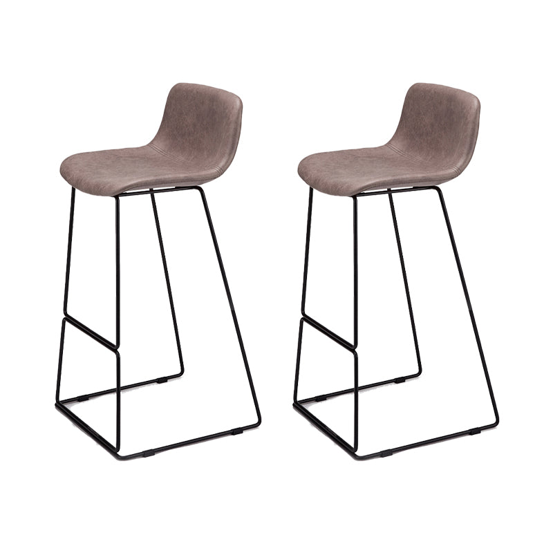 Taburete de bar nórdico con respaldo bajo, taburete de bar de plástico con patas de metal para el hogar