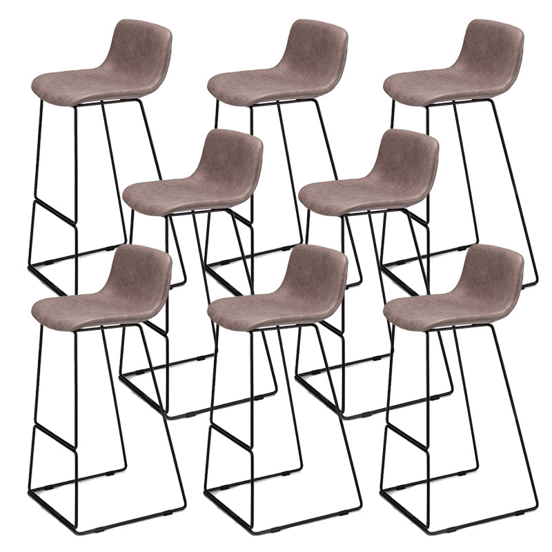 Taburete de bar nórdico con respaldo bajo, taburete de bar de plástico con patas de metal para el hogar