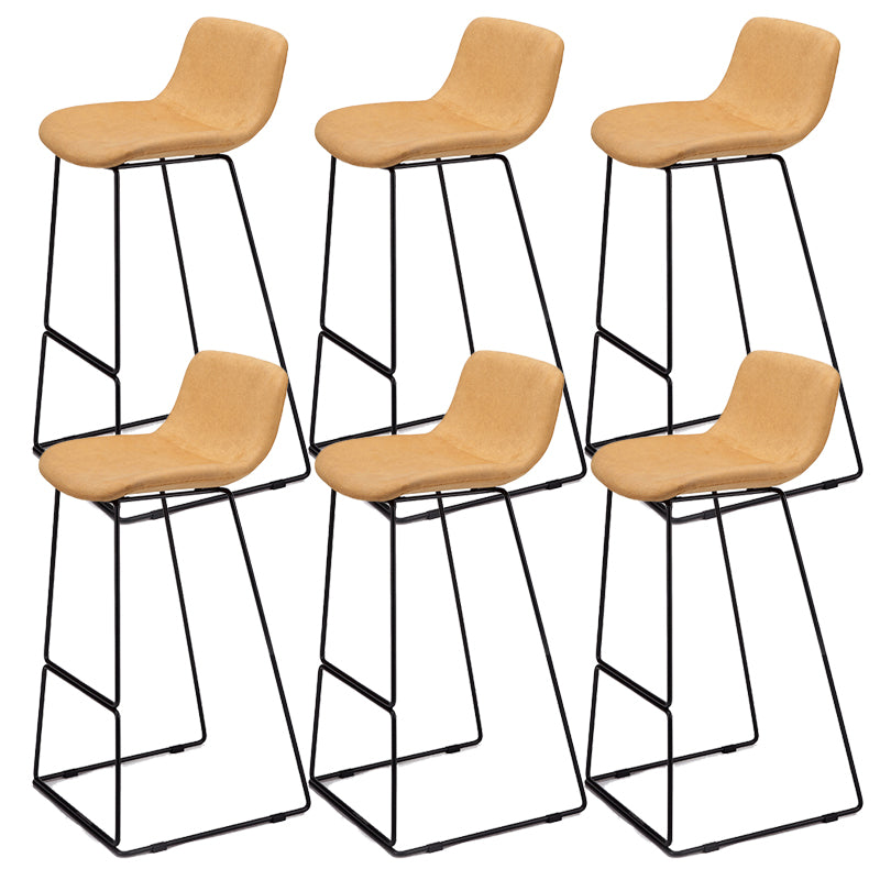 Taburete de bar nórdico con respaldo bajo, taburete de bar de plástico con patas de metal para el hogar