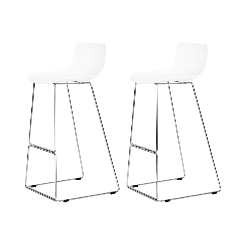 Taburete de bar nórdico con respaldo bajo, taburete de bar de plástico con patas de metal para el hogar