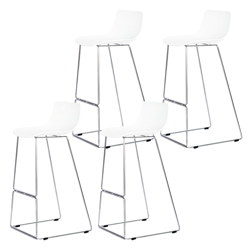 Taburete de bar nórdico con respaldo bajo, taburete de bar de plástico con patas de metal para el hogar