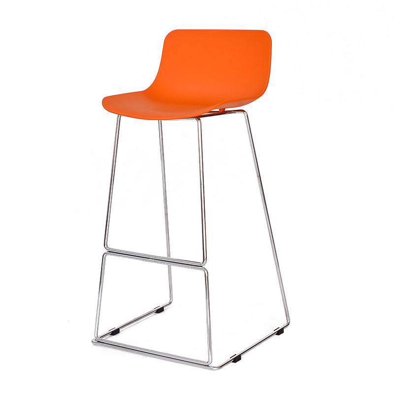 Taburete de bar nórdico con respaldo bajo, taburete de bar de plástico con patas de metal para el hogar