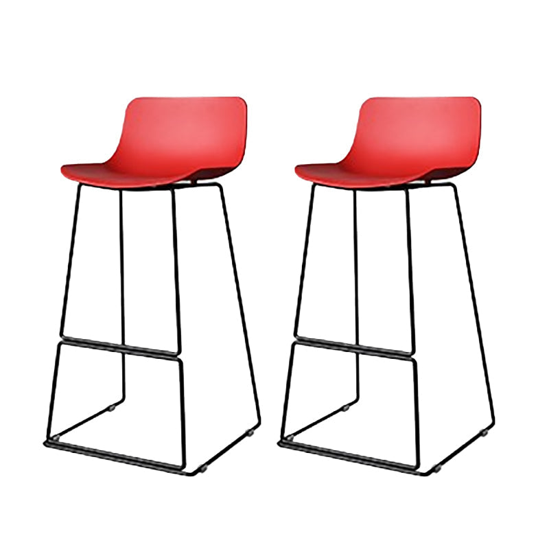 Taburete de bar nórdico con respaldo bajo, taburete de bar de plástico con patas de metal para el hogar