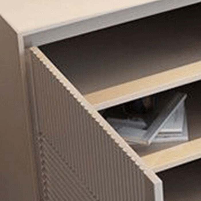 Scheda laterale in legno in stile glam con armadi e cassetti