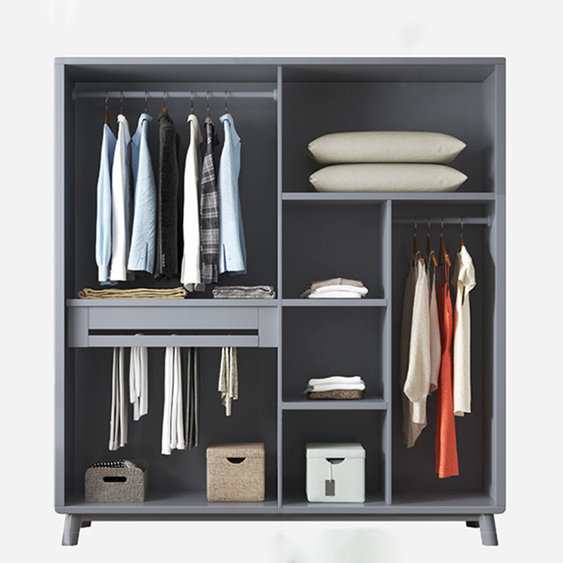 Il tradizionale telaio in legno in legno in legno in legno artestanding del guardaroba con gambe