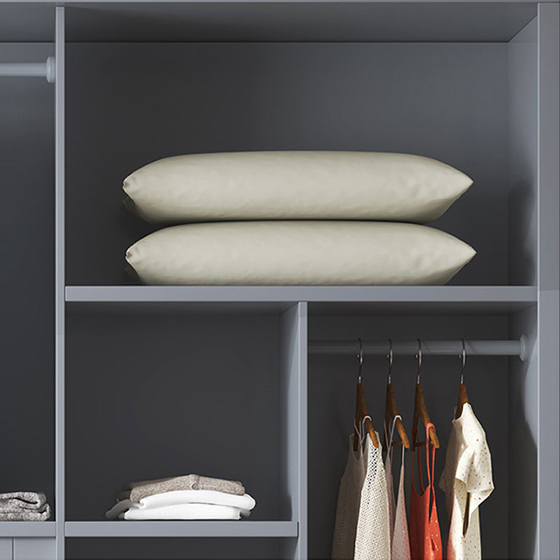 Il tradizionale telaio in legno in legno in legno in legno artestanding del guardaroba con gambe