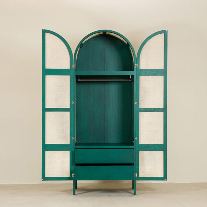 Armadio moderno del guardaroba in legno massiccio con gambe