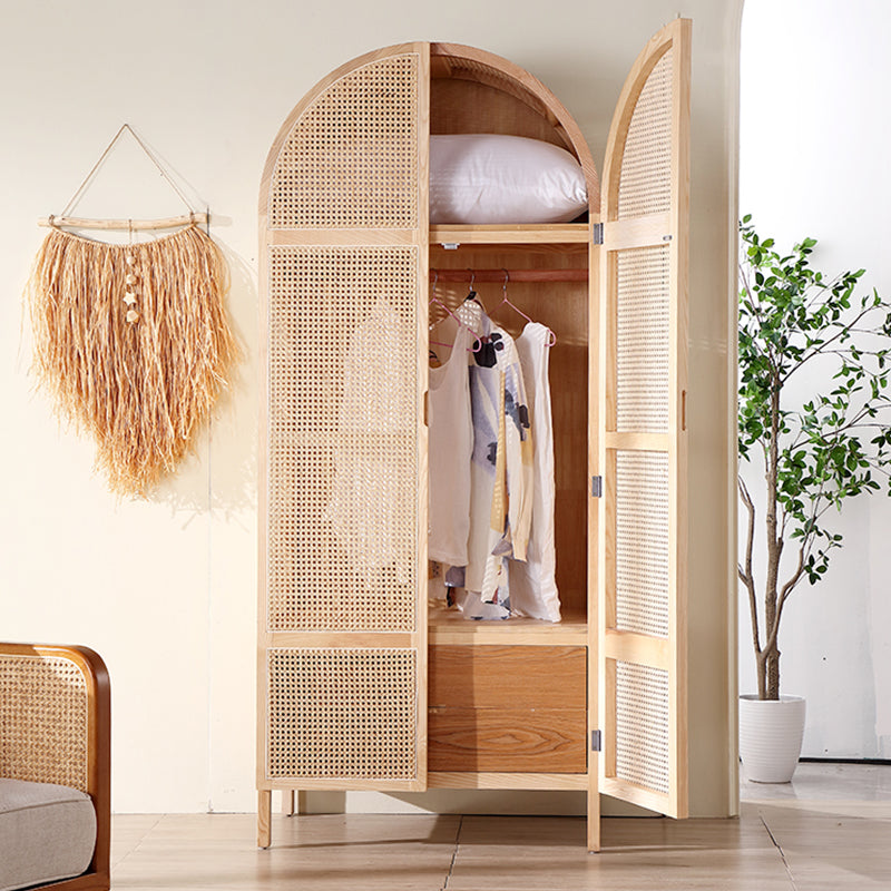 Armadio moderno del guardaroba in legno massiccio con gambe