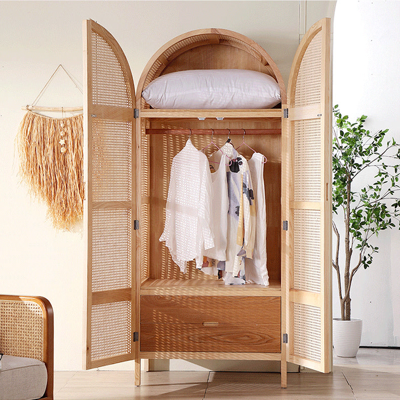 Armadio moderno del guardaroba in legno massiccio con gambe