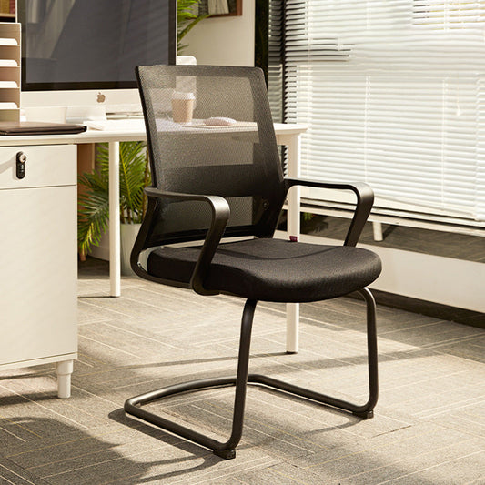 Silla de escritorio de brazos fijos de la oficina moderna con espalda transpirable