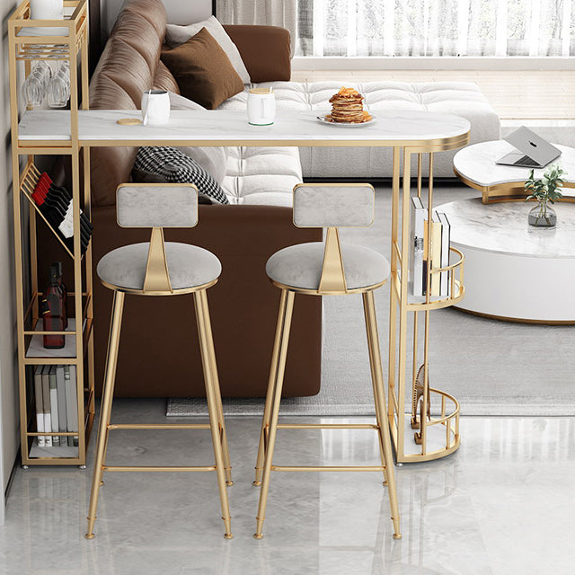 Sgabelli da bar rotondi imbottiti glam con base in metallo