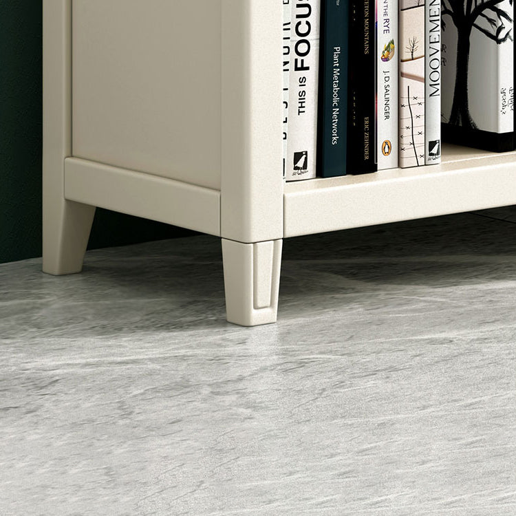 Scandinave fermé à l'arrière standard bibliothèque en bois en blanc